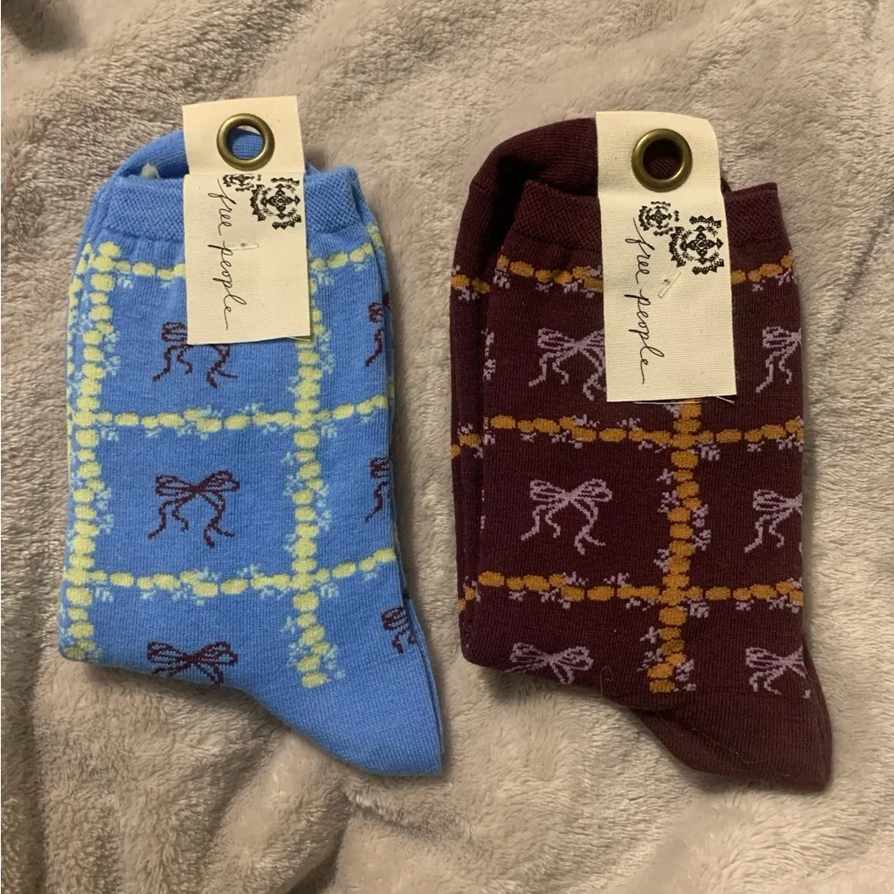 Free People Tie A Bow Set of 2 Crew Socks Blue Burgundy Knit Women’s NWT